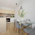 Atmospheric For 5 Peoples In By Renters Apartment