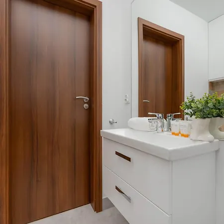 Atmospheric For 5 People In By Renters Lejlighed Warszawa