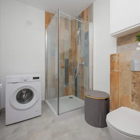 Lejlighed Atmospheric For 5 People In By Renters Warszawa