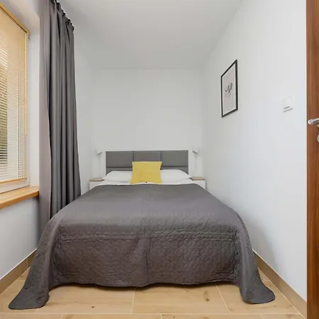 Atmospheric For 5 Peoples In By Renters *